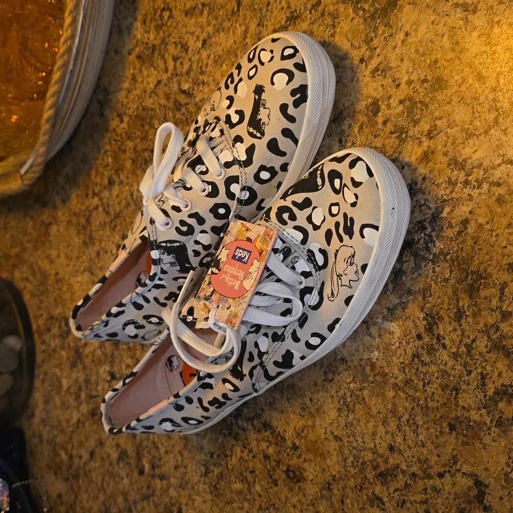NEW Womans Keds Betty and Veronica Comics Leopard Tennis Shoes Sz 7
